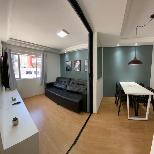 101- Lindo Apartamento Amplo e decorado, 2 quartos, sala, cozinha completa, mobiliario moderno, lavanderia , Excelente localização no bairro Bigorrilho - Foto 5