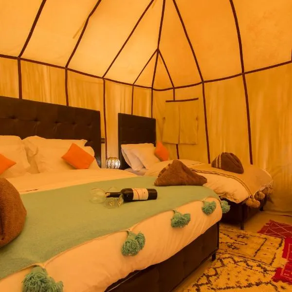 Sunset luxury camp, hotel v destinácii Adrouine