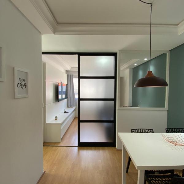 101- Lindo Apartamento Amplo e decorado, 2 quartos, sala, cozinha completa, mobiliario moderno, lavanderia , Excelente localização no bairro Bigorrilho - Foto 3
