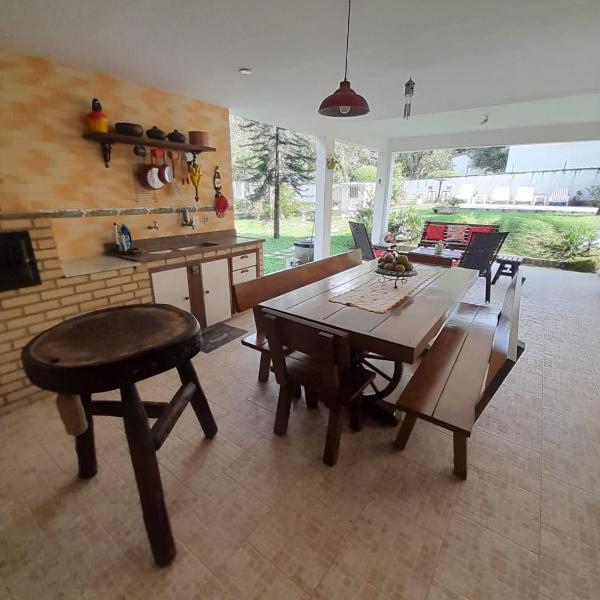 Casa com piscina, espaço gourmet e salão de jogos. - Foto 5