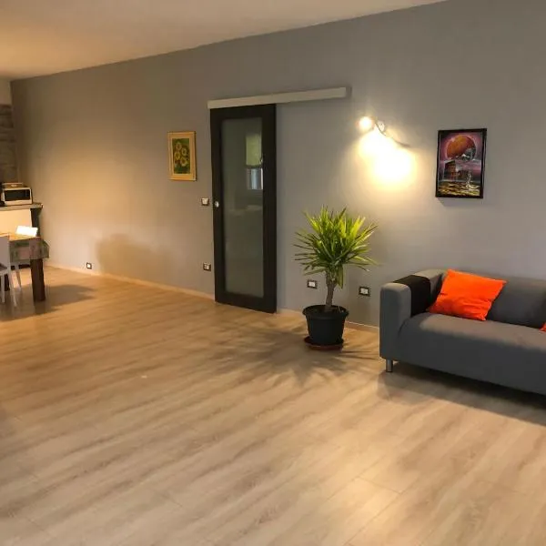 "La Bella della Cappuccina" Casa con Parcheggio Interno Gratuito, hotel en Domodossola