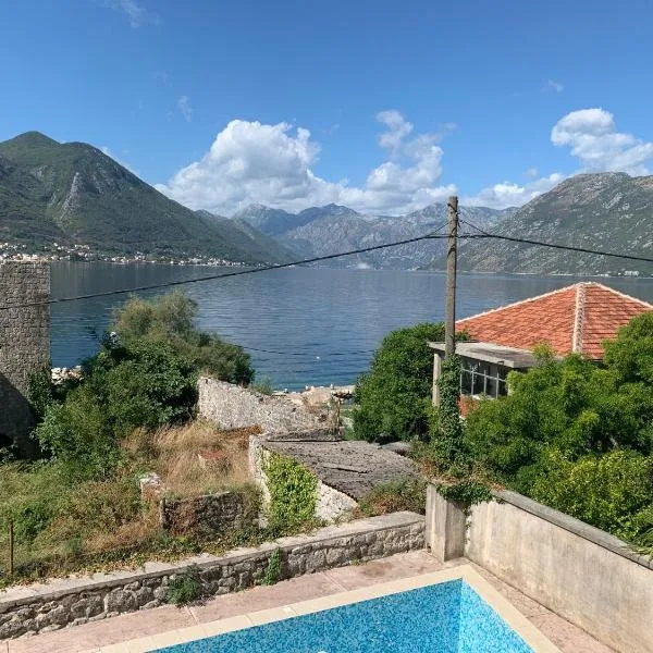 Min 4 nights Apartment with swimmingpool, seaview and large terrace, 1st floor min 2 pers, hotel sa Dobrota