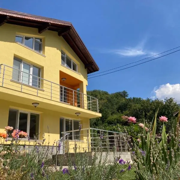 Villa Rosa, hotel em Krayni Dol
