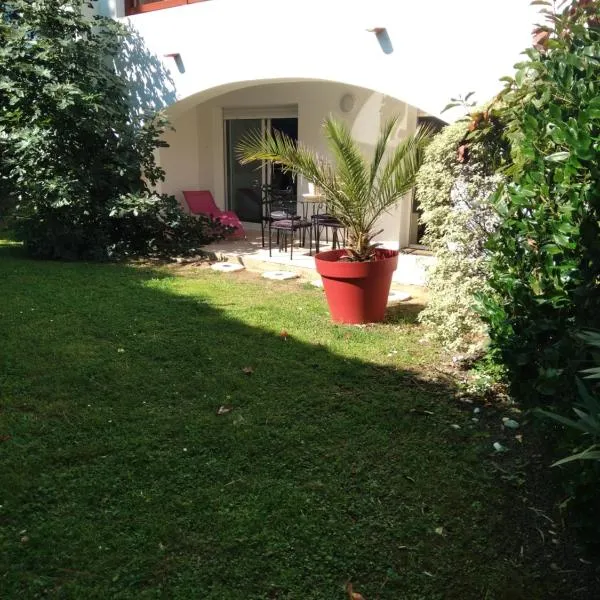 Joli T2 proche plages, готель у місті Бідар