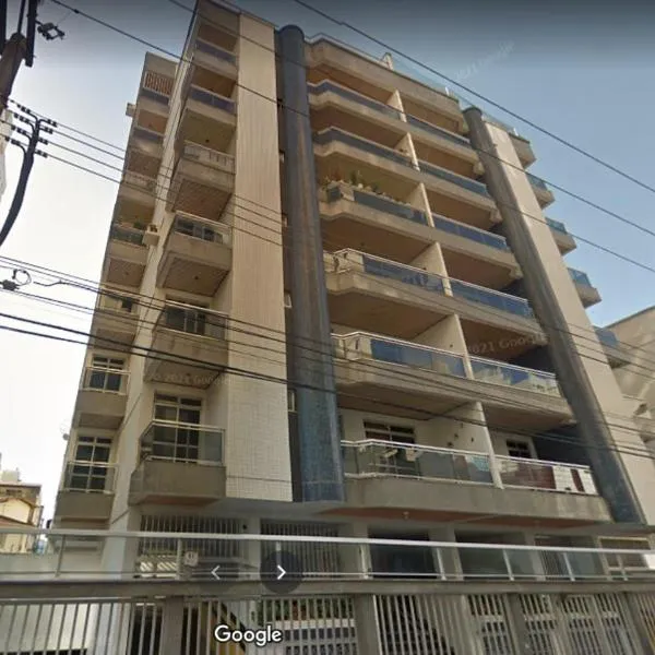 Amplo Apartamento Guarapari - Praia do Morro- Edifício San Martin -Decorado- LOCALIZAÇÃO IMBATÍVEL - Em frente a Supermercado e farmacia - Praia Center - 3 quartos - Internet - Vaga de estacionamento, hotel in Guarapari