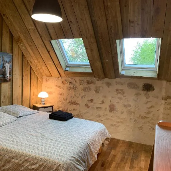 Chambres d hôte à la ferme des Buttons, chambre Iris – hotel w mieście Rosnay