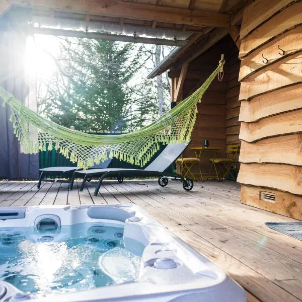 Charmante Cabane dans les arbres avec jacuzzi et sauna, hotel v destinaci Boismorand