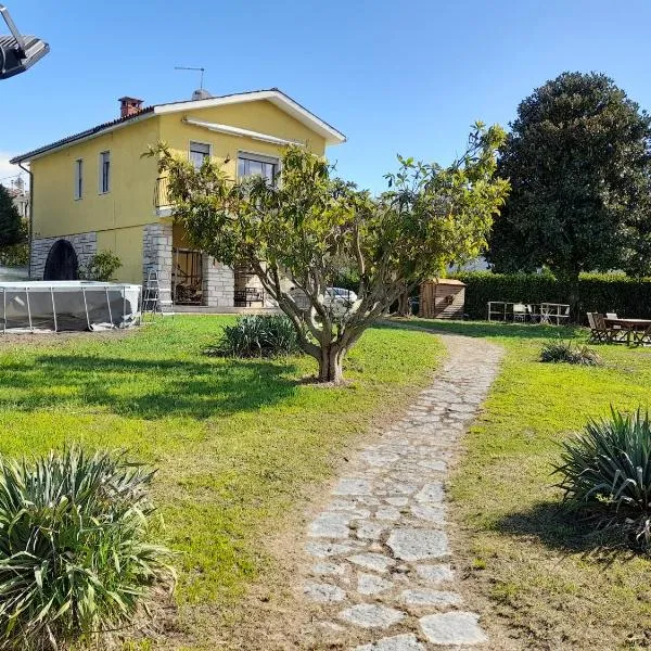 Villa La Magnolia - Private Beach Access, Garden, Views, hotel in Lazise
