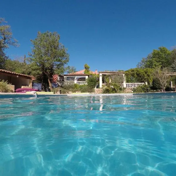 Les Secrets du Défends, hotel a Forcalqueiret