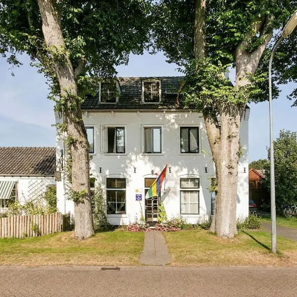 De Witte Handt, hotel v destinaci Midsland