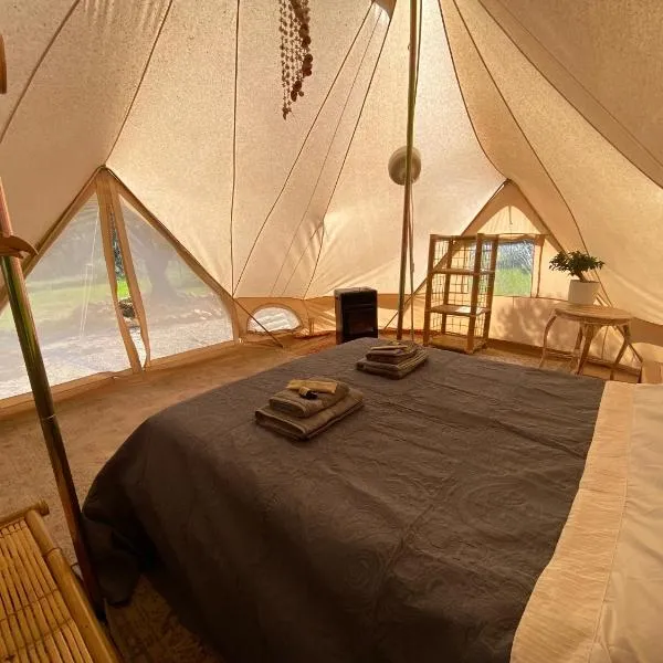 Paraiso Bell Tent - Glamping with Pool in Nature, hotel v destinaci Tortosa