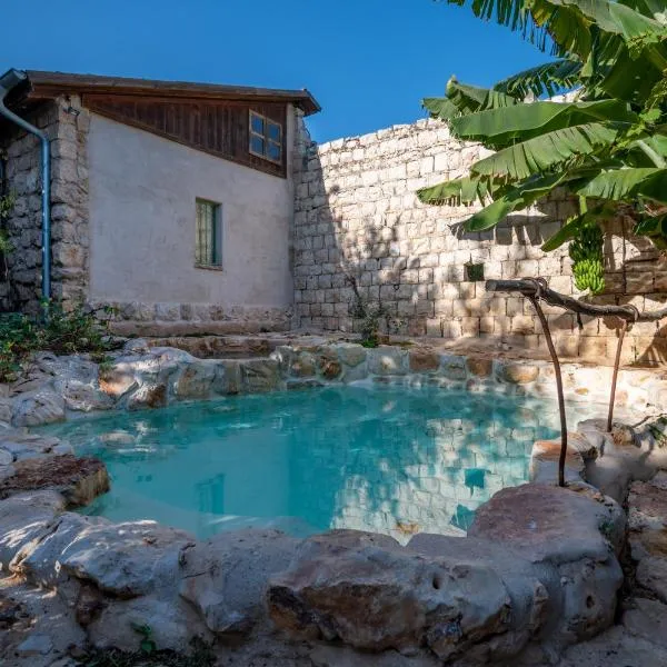 Hemdatya Stone Suites In The Galilee, hotel en Ilaniya