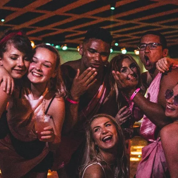 아기오스 고르디오스에 위치한 호텔 The Pink Palace Hostel