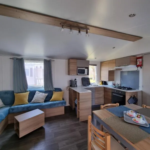 Camping 4* 3 CH 2 SDB- Lave linge- Lave vaisselle, hotel di Onzain