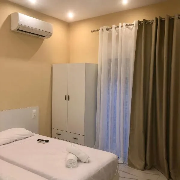 Bright, big room in the center of Skiathos, hotel din Skiathos