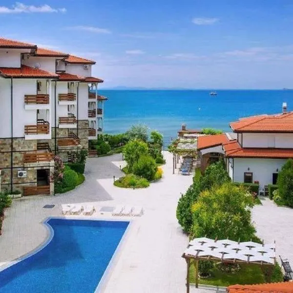 Robinson Beach Apartments, хотел в Елените