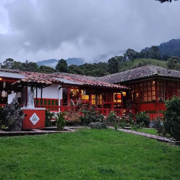 Ecohotel Pinohermoso Reserva Natural، فندق في سالنتو