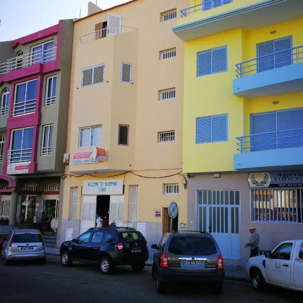 Spacious apartment in Mindelo, mountain view, 164 m², מלון במינדלו