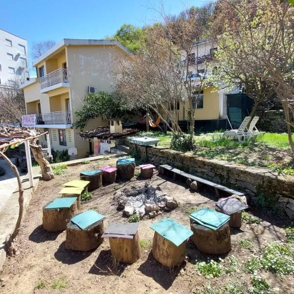 Pirate Backpackers, hotel v destinaci Ulcinj