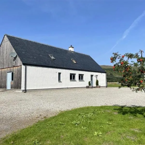 Highland Hideaway in secluded riverside location, hotell i Achnasheen
