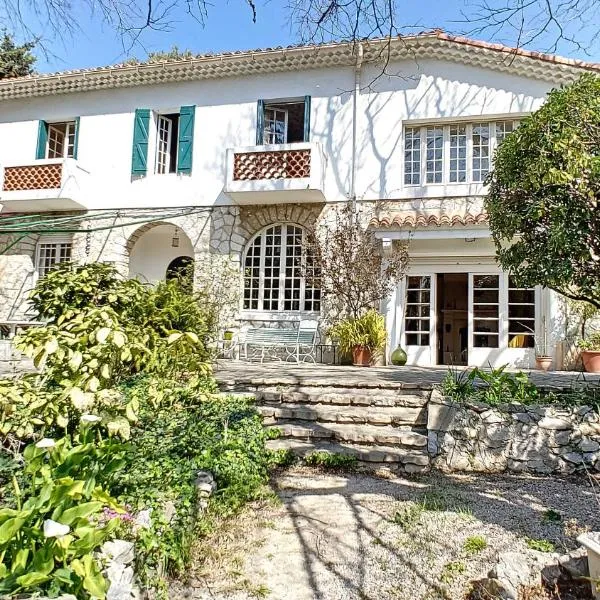 Propriété LES TYNTARIDES proche port piscine privée, Hotel in Cassis