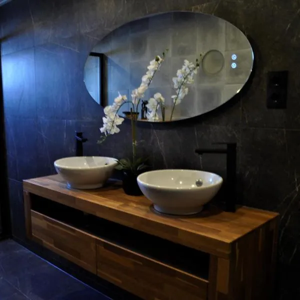 Huis nummer 7 met sauna en 3 slaapkamers, hotel in Leeuwarden