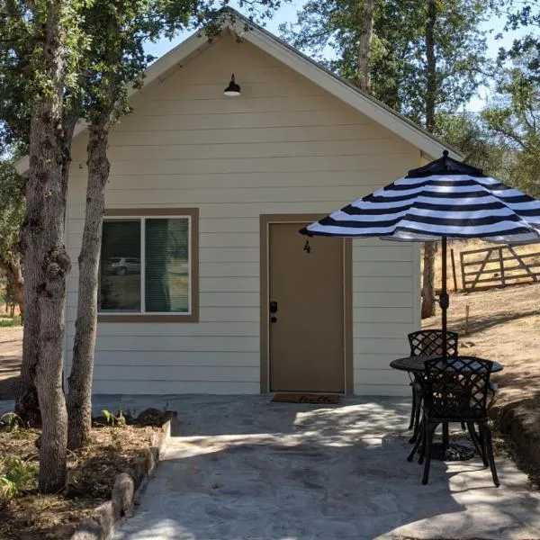 Clingan's Junction Cottage #4, hotel in Pine Flat Lake