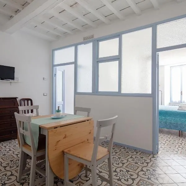 Casa GiGio 011030-LT-0223, khách sạn ở Vernazza
