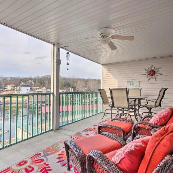 Screened Balcony with Views Sleek Lake Ozark Gem!, hotel v destinaci Lake Ozark