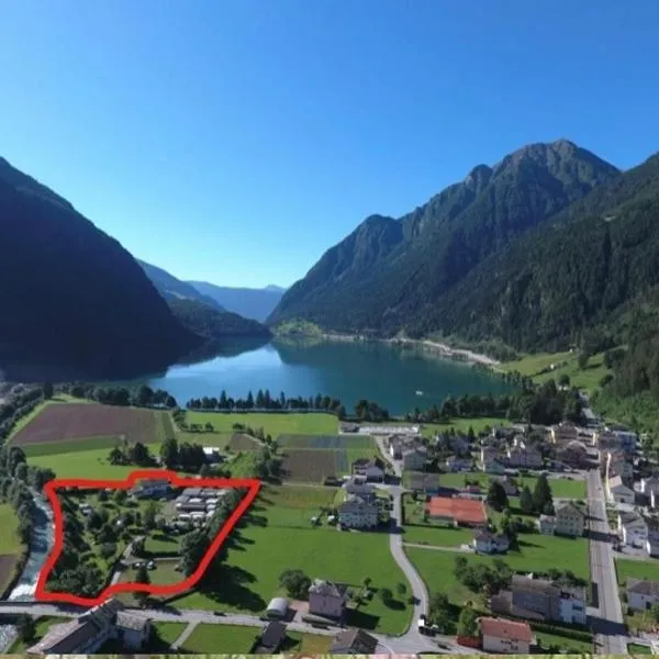 Bungalow Miralago in Camping Cavresc, Via dal Cavresc 1, 7746 Le Prese-Poschiavo, hotel v destinaci Poschiavo
