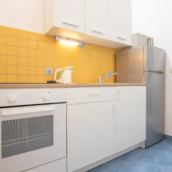 Vega apartments, khách sạn ở Podgora