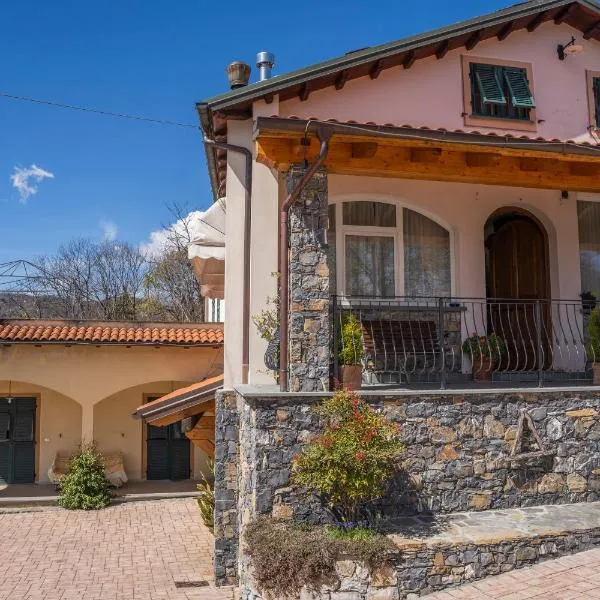 028 - Agriturismo "Il Boschetto" con PISCINA, Pace E Natura - Camera Familiare, hôtel à Cavizzano