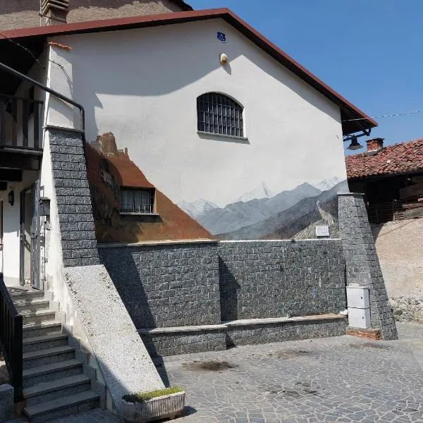 Casa del Rustico, Indipendente vista Sacra con dipinto, hótel í Caprie