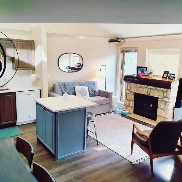 R & R Retreat Luxury Condo, hotel v destinaci Whistler