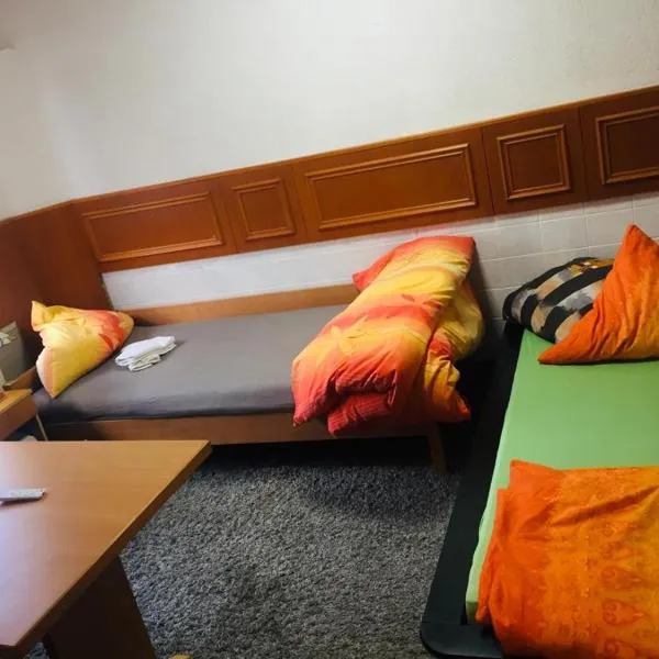 Gästezimmer I Neo1, hotel v destinaci Staufenberg