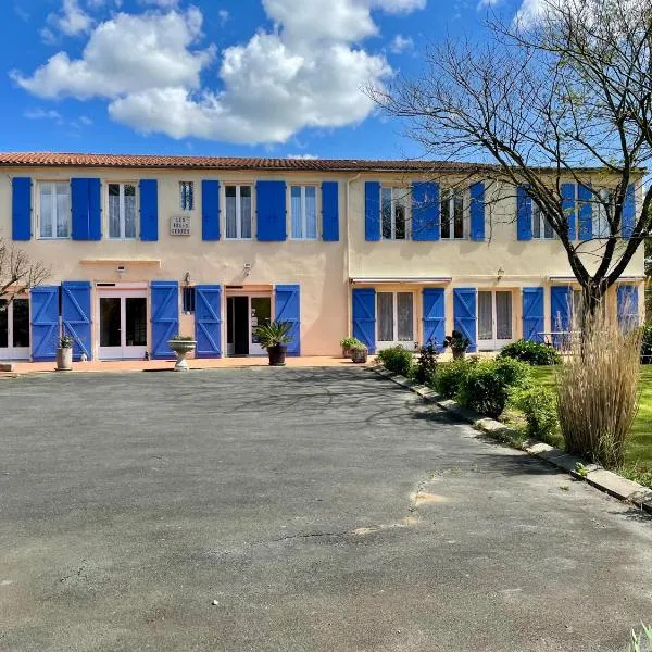 Les trois cèdres, hotel in Vérines