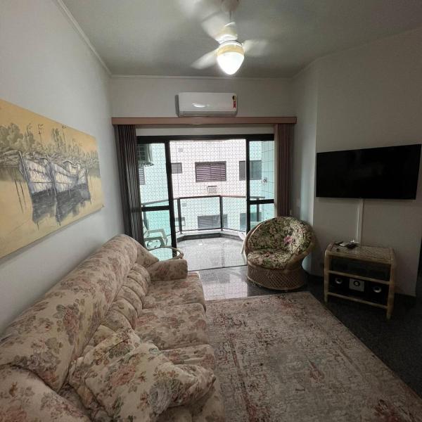 Apartamento no Guarujá Enseada a beira mar, ótima localidade e com ar condicionado