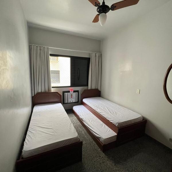 Apartamento no Guarujá Enseada a beira mar, ótima localidade e com ar condicionado - Foto 2
