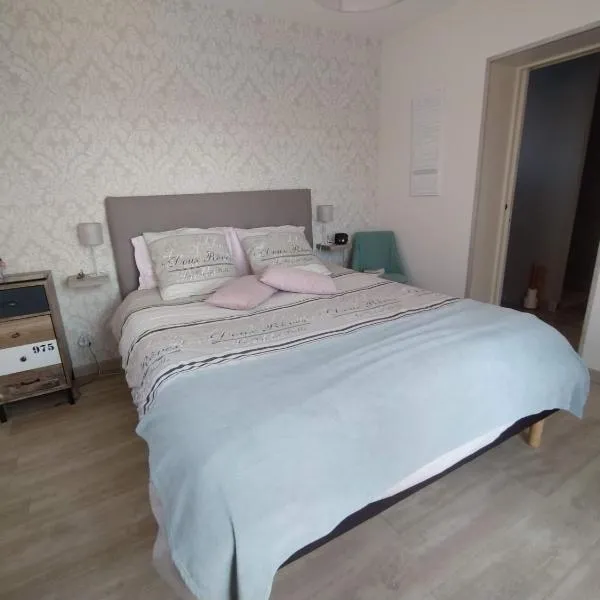 Chambre entre mer et campagne, hotel in Gréville-Hague