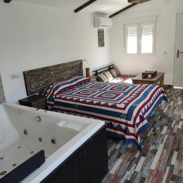 Villa Bali con jacuzzi climatizado y piscina climatizada con jacuzzi, hotel in Chiclana de la Frontera