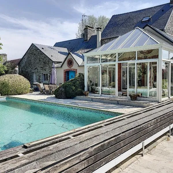 Vains에 위치한 호텔 Gîte de charme "La Maison Saint-Leonard" avec piscine, SPA, vue sur le Mont Saint-Michel