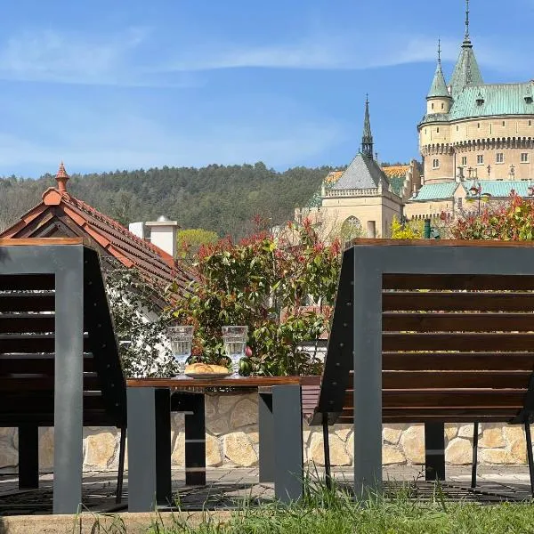 Apartments Hradný Mur, hotelli kohteessa Bojnice