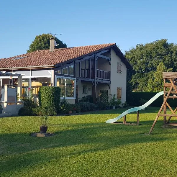 Grande maison familiale, hotel v destinácii Serres-Gaston