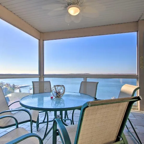 Balcony with Water Views Lake Ozark Retreat!, hotel in Lake Ozark