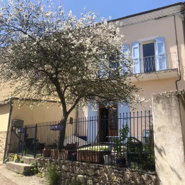 Gite des Nals, hotel v destinaci Montmaur-en-Diois