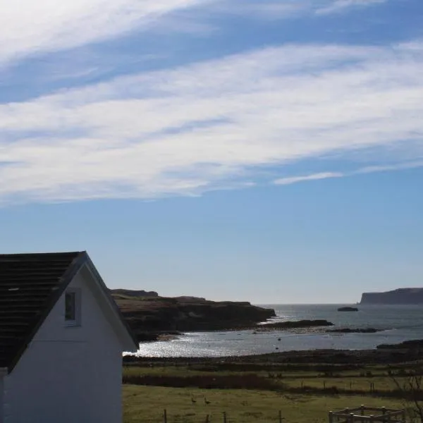 The Loft at Strathardle - Lochside Apartment, Isle of Skye, hotel v destinaci Dunvegan