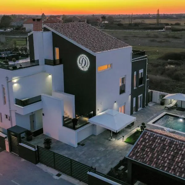 D-Palace-Lux, hotel u gradu Donji Zemunik