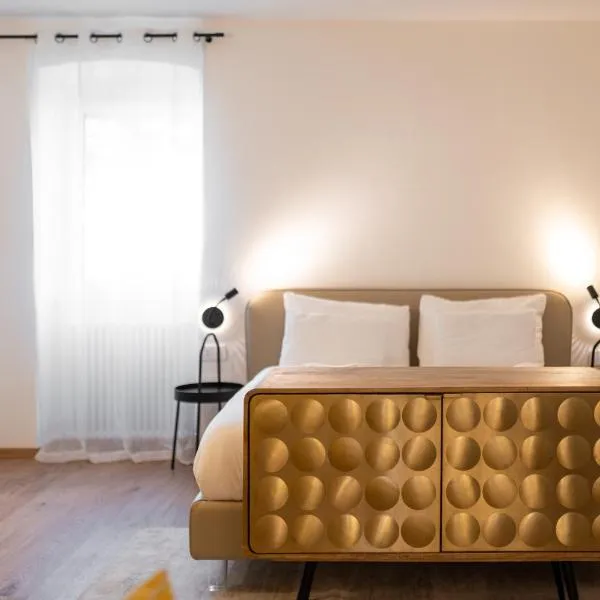 Guesthouse diWINE, hotel v destinácii Merano