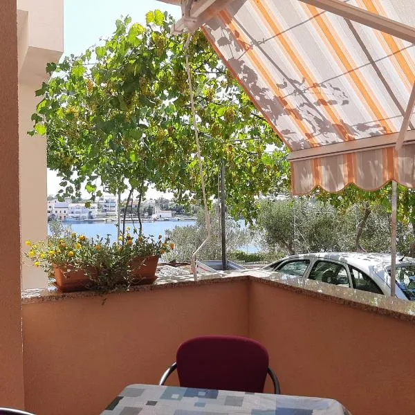 Apartmani Leon, hotel v destinaci Šimuni