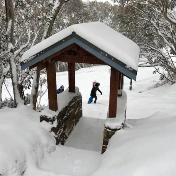 Affordable Skiing Mt Buller - 450m from ski lift, hotel in Mount Buller